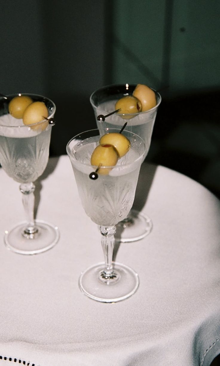Cocktail glasses for relaxed evenings and celebrations